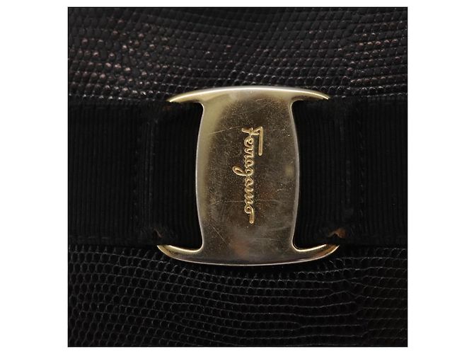 Borsa a Spalla Vala in Pelle Nera e Oro Salvatore Ferragamo Auth BA7662 Nero D'oro - vista 9