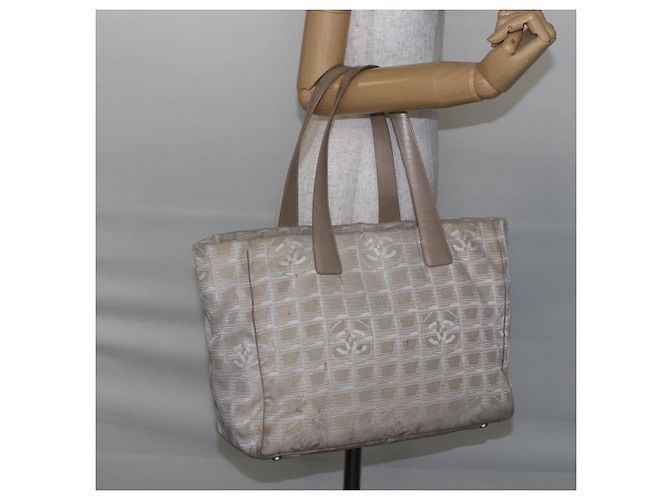 CHANEL Nuova Borsa Tote da Viaggio Nylon Beige Oro CC Auth ti3466 D'oro - vista 22