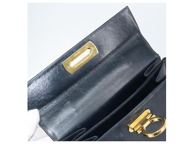 Borsa a mano Gancini in smalto blu navy e oro Auth 149268 di Salvatore Ferragamo - vista 16