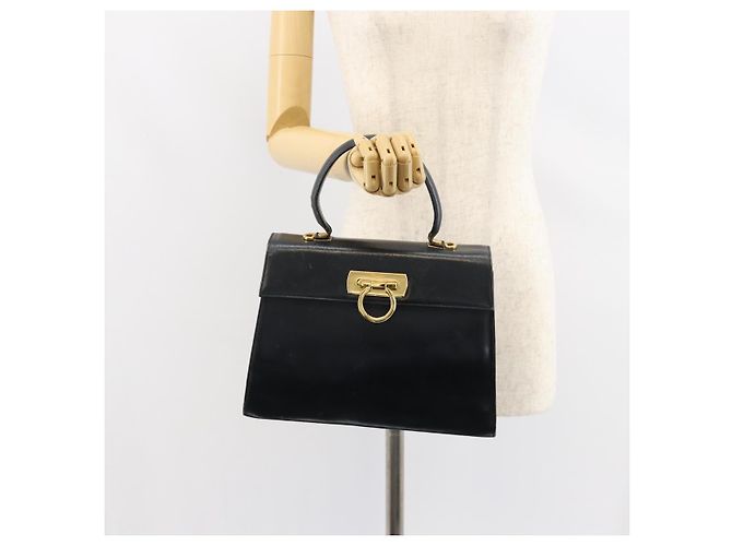 Borsa a mano Gancini in smalto blu navy e oro Auth 149268 di Salvatore Ferragamo - vista 23
