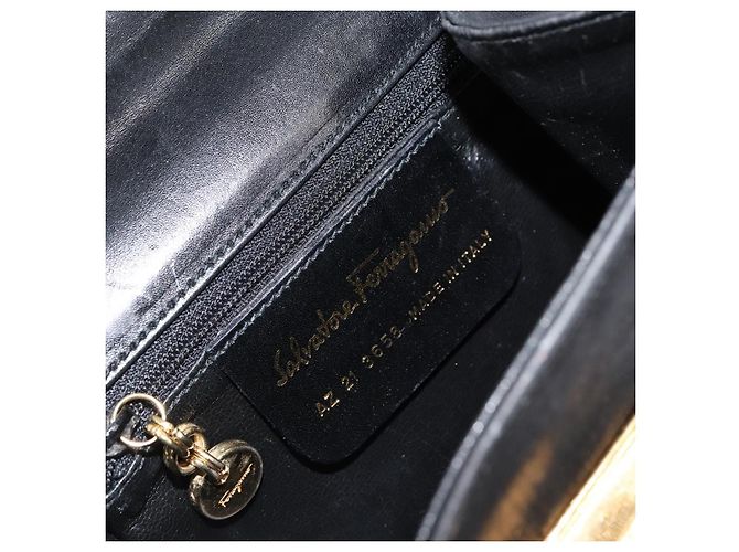 Borsa a Spalla Gancini in Pelle Nera e Oro Salvatore Ferragamo Auth gh1266 Nero D'oro - vista 12