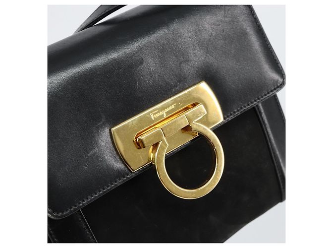 Borsa a Spalla Gancini in Pelle Nera e Oro Salvatore Ferragamo Auth gh1266 Nero D'oro - vista 19