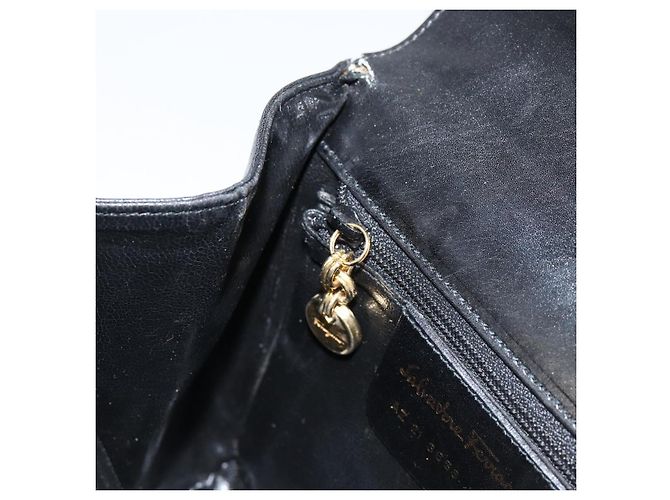 Borsa a Spalla Gancini in Pelle Nera e Oro Salvatore Ferragamo Auth gh1266 Nero D'oro - vista 23
