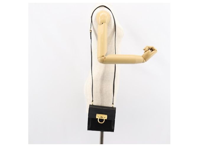 Borsa a Spalla Gancini in Pelle Nera e Oro Salvatore Ferragamo Auth gh1266 Nero D'oro - vista 25