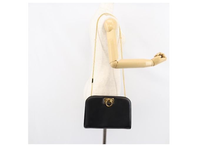 Bolsa de Ombro em Couro Gancini Chain Salvatore Ferragamo Preto Dourado Auth BA7978 - vista 21