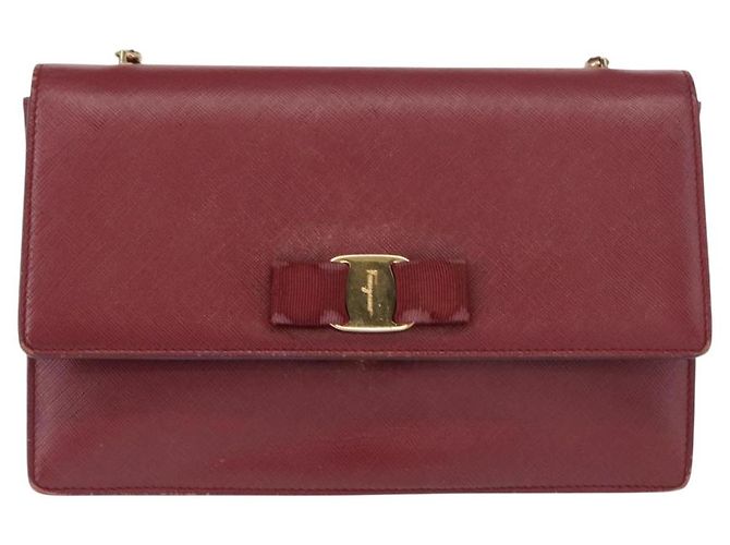 Borsa a Spalla Vala Chain in Pelle Bordeaux e Oro Auth 153977 di Salvatore Ferragamo D'oro Bordò - vista 13