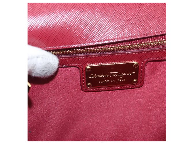 Borsa a Spalla Vala Chain in Pelle Bordeaux e Oro Auth 153977 di Salvatore Ferragamo D'oro Bordò - vista 18