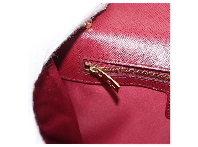 Borsa a Spalla Vala Chain in Pelle Bordeaux e Oro Auth 153977 di Salvatore Ferragamo D'oro Bordò - vista 21