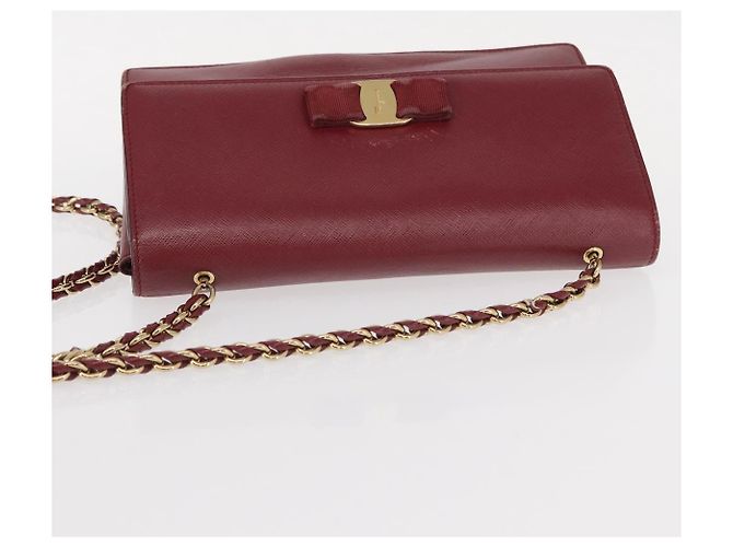 Borsa a Spalla Vala Chain in Pelle Bordeaux e Oro Auth 153977 di Salvatore Ferragamo D'oro Bordò - vista 6