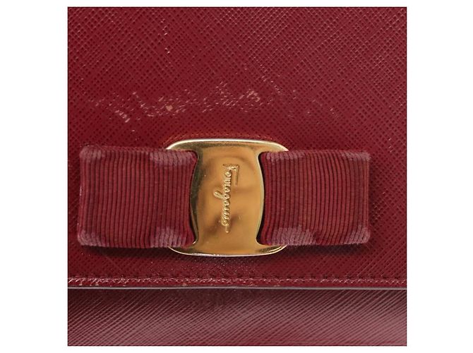 Borsa a Spalla Vala Chain in Pelle Bordeaux e Oro Auth 153977 di Salvatore Ferragamo D'oro Bordò - vista 9