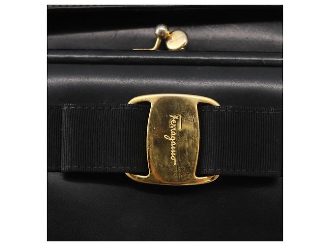 Borsa a mano Vala in pelle 2 in 1 nera e oro Auth BA7663 di Salvatore Ferragamo Nero D'oro - vista 19