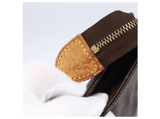 LOUIS VUITTON Poche Toilette Monogram 26 M47542 LV Auth kk587 Monograma - vista 8