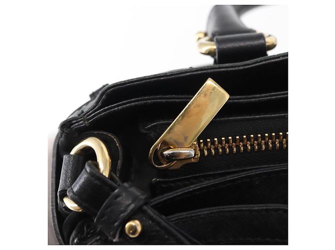 Borsa a mano Gancini in nylon 2 in 1 nera e oro Auth 154686 di Salvatore Ferragamo Nero D'oro - vista 10