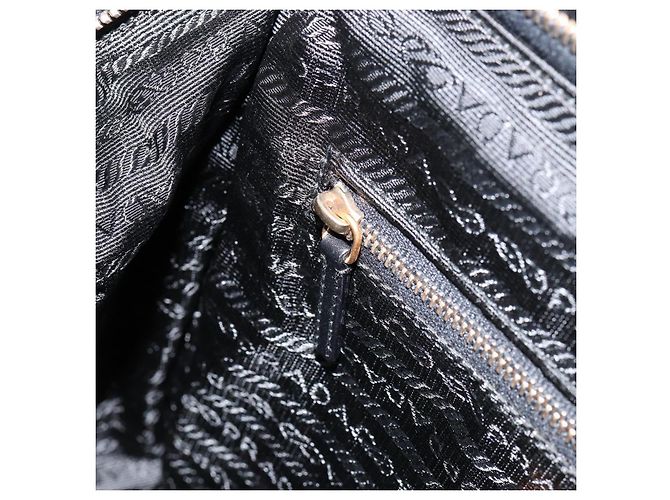 PRADA Borsa a mano in nylon nero e oro Auth 151341 D'oro - vista 22