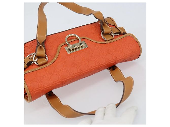 Salvatore Ferragamo Borsa a Spalla Gancini in PVC Pelle Arancione Oro Auth ka357 D'oro - vista 6