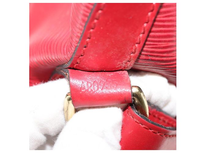 Noe LOUIS VUITTON Borsa a Spalla Petit Noé Epi Rossa M44107 LV Auth 147352 Rosso - vista 12