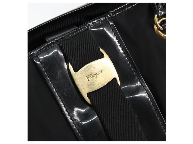 Borsa Tote Salvatore Ferragamo in nylon nero e oro Auth bs29903 D'oro - vista 17