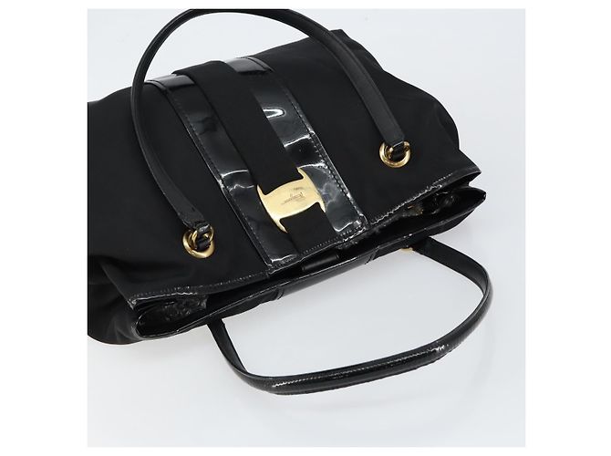 Borsa Tote Salvatore Ferragamo in nylon nero e oro Auth bs29903 D'oro - vista 6