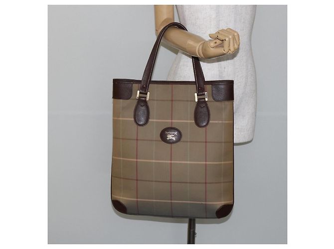 Autre Marque Borsa Tote Nova Check in tela beige e oro Auth bs29992 di Burberrys D'oro - vista 19