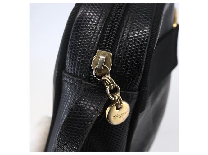 Borsa a Spalla Vala in Pelle Nera e Oro Salvatore Ferragamo Auth BA7980 Nero D'oro - vista 10