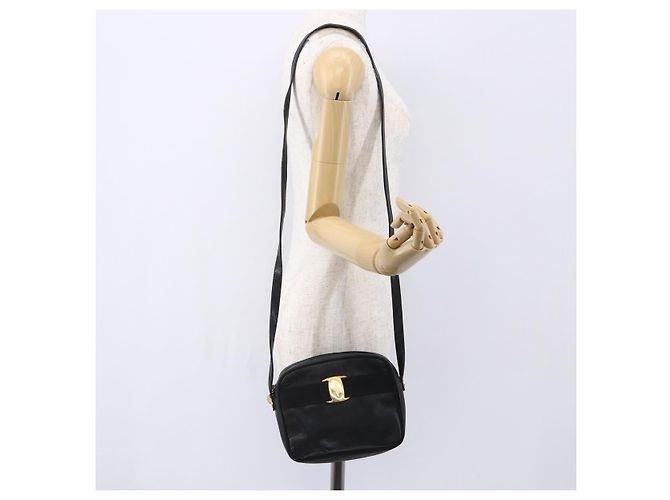 Borsa a Spalla Vala in Pelle Nera e Oro Salvatore Ferragamo Auth BA7980 Nero D'oro - vista 20