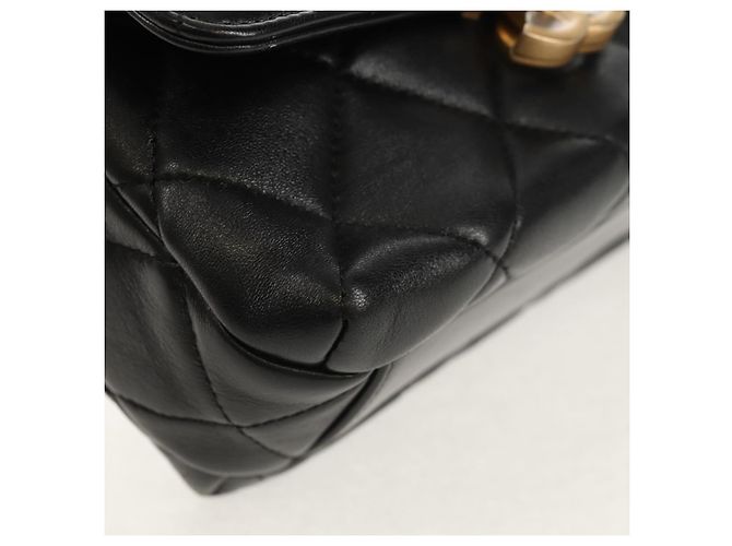 CHANEL Borsa a Catena Matelassé con Charm Perla Pelle di Agnello Nero Oro CC Auth 146362SM D'oro - vista 15