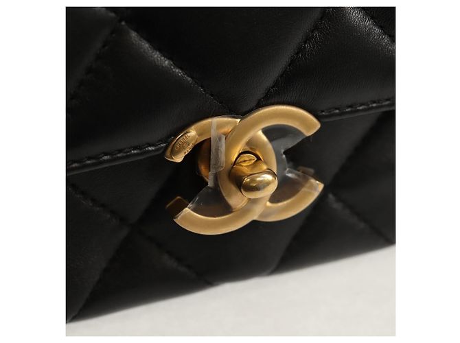 CHANEL Borsa a Catena Matelassé con Charm Perla Pelle di Agnello Nero Oro CC Auth 146362SM D'oro - vista 20