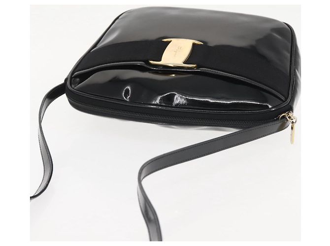 Vala Schultertasche Emaille Schwarz Gold Salvatore Ferragamo Auth gh815 Golden - Ansicht 6