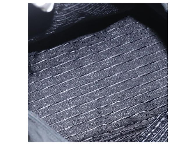 Prada Tote Bag aus schwarzem Nylon mit Silber authentisch 156932 - Ansicht 18