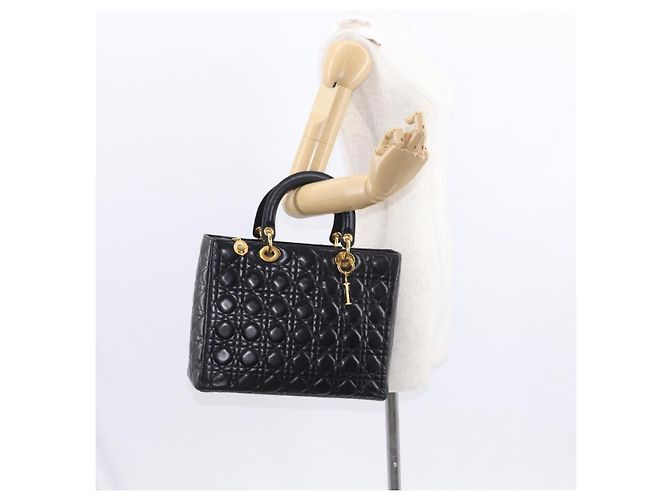 Christian Dior Borsa Tote Lady Dior Canage in Pelle di Agnello Nera Oro Auth 157801 Nero D'oro - vista 23