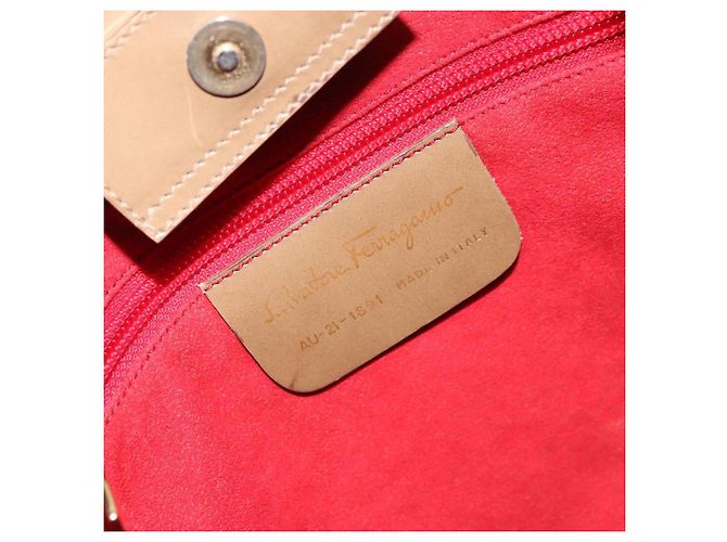 Bolso de Hombro con Cadena Salvatore Ferragamo Esmalte Beige Oro Auth 143680 Dorado - vista 14
