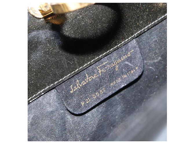 Borsa a Spalla Chain Gancini Salvatore Ferragamo Smalto Nero Oro Auth 157615 - vista 15