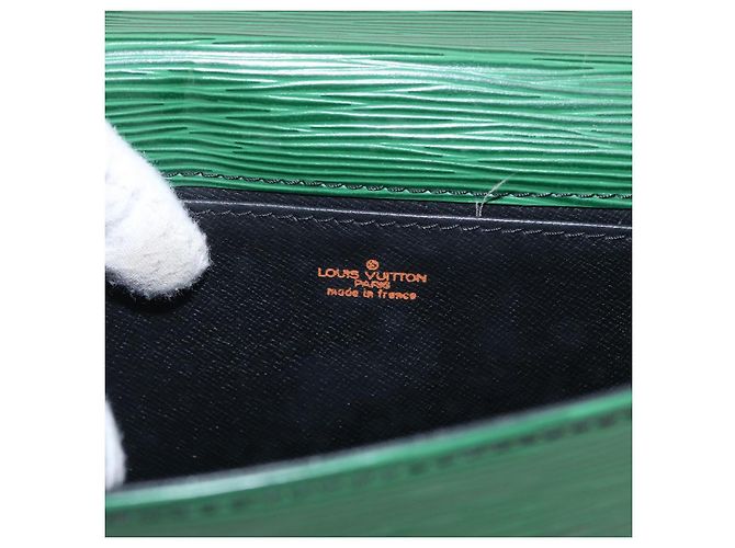 LOUIS VUITTON Clutch Jena Epi Verde M52724 LV Auth 155008 - vista 20