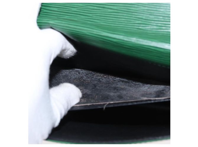 LOUIS VUITTON Clutch Jena Epi Verde M52724 LV Auth 155008 - vista 23