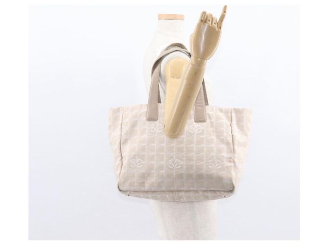 CHANEL Nuova Borsa da Viaggio in Nylon Rosa Oro CC Auth BA8665 D'oro - vista 22