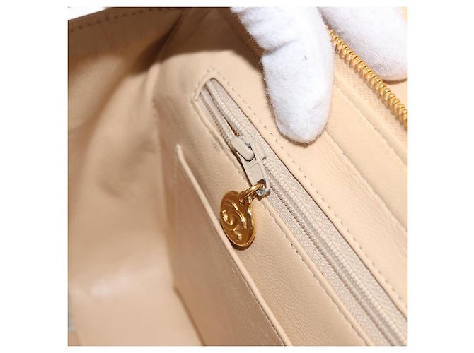 CHANEL Matelassé Rucksack aus Lammleder Beige Gold CC Auth 146557V Golden - Ansicht 23