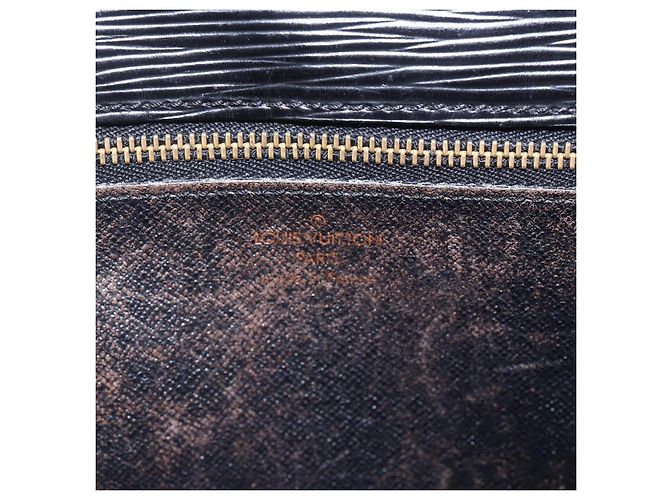LOUIS VUITTON Borsa Clutch Dragonne Epi Serie Nera M52612 LV Auth 156992 Nero - vista 18