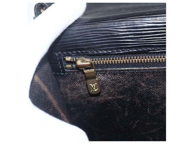 LOUIS VUITTON Borsa Clutch Dragonne Epi Serie Nera M52612 LV Auth 156992 Nero - vista 19