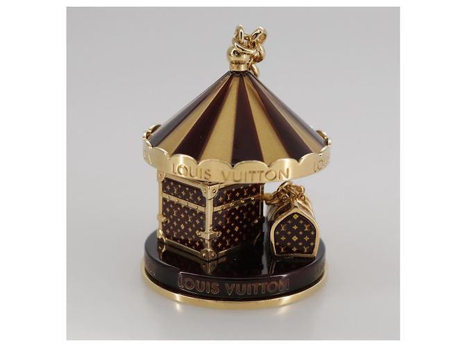 LOUIS VUITTON Bijoux Sac Carrousel Charm metallo Oro M66782 LV Auth 97979SAM D'oro - vista 3