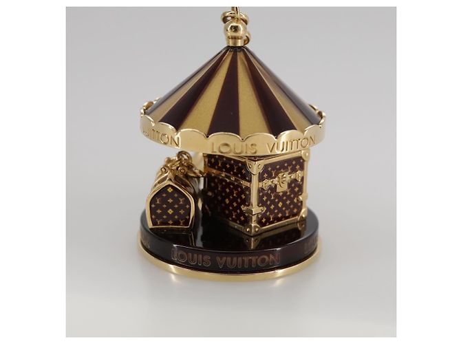 LOUIS VUITTON Bijoux Sac Carrousel Charm metallo Oro M66782 LV Auth 97979SAM D'oro - vista 4