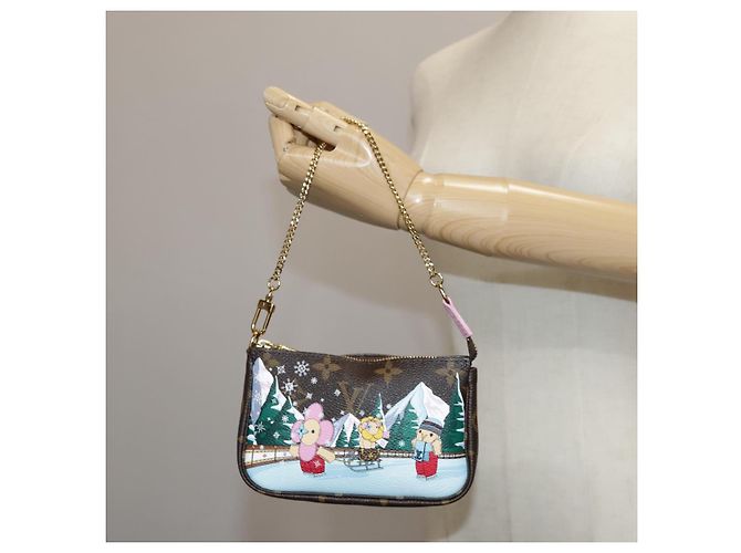 LOUIS VUITTON Monogram Vivienne Mini Pochette Accessori M82623 LV Auth 111162AM Monogramma - vista 25