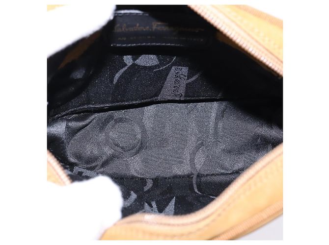 Borsa a Spalla Vala in Pelle Scamosciata Marrone Oro Auth BA6379 di Salvatore Ferragamo - vista 11