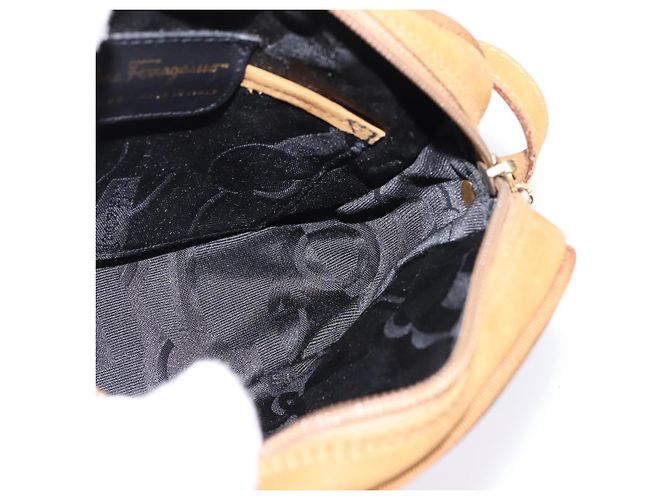 Borsa a Spalla Vala in Pelle Scamosciata Marrone Oro Auth BA6379 di Salvatore Ferragamo - vista 17