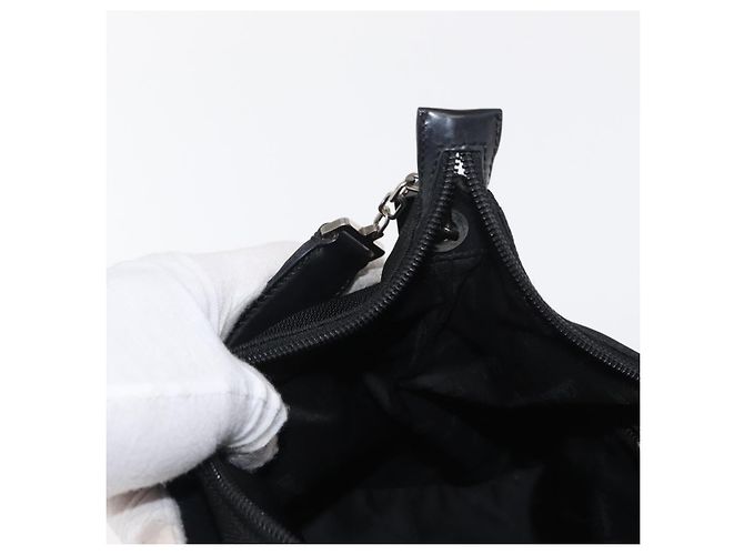 Borsa a Spalla Vala in Nylon Nero e Argento di Salvatore Ferragamo Auth ka686 - vista 19