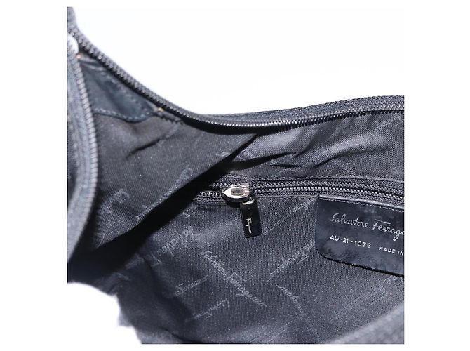 Borsa a Spalla Vala in Nylon Nero e Argento di Salvatore Ferragamo Auth ka686 - vista 20