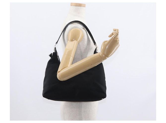 Borsa a Spalla Vala in Nylon Nero e Argento di Salvatore Ferragamo Auth ka686 - vista 22