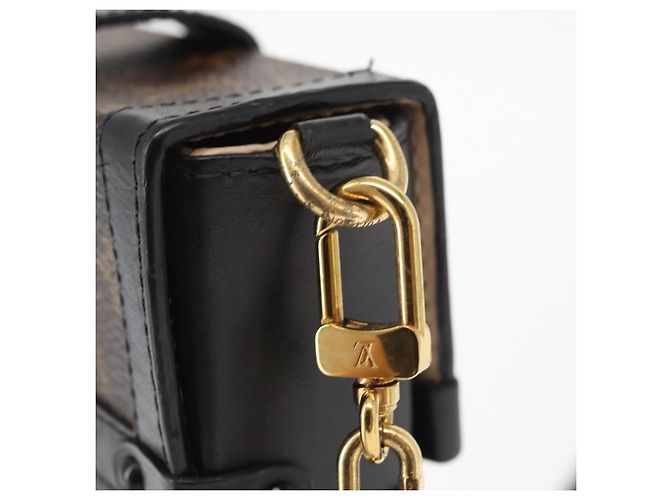 LOUIS VUITTON Pochette Trunk Vertical Monogram M63913 LV Auth 146560SAM Monogramma - vista 19