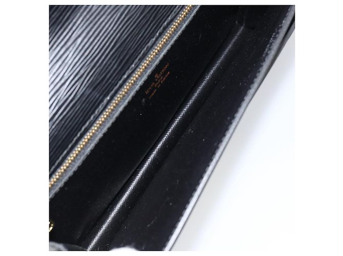 LOUIS VUITTON Epi Serie Dragonne Clutch Bag Nero M52612 LV Auth ep12293 - vista 16