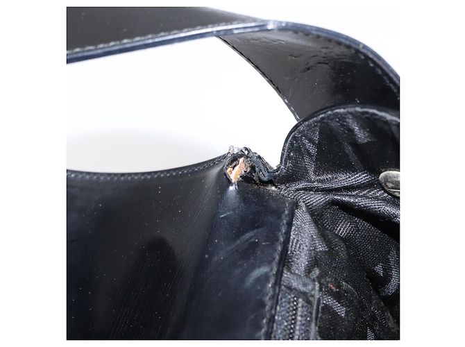 Borsa a Spalla Vala in Nylon Smaltato Nero e Argento di Salvatore Ferragamo Auth bs31354 - vista 17