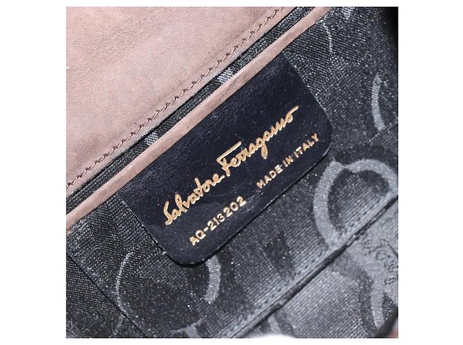 Borsa a Spalla Vala Chain in Camoscio Marrone Oro Auth BA8244 di Salvatore Ferragamo - vista 16